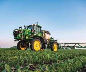 John Deere 412R Sprayer