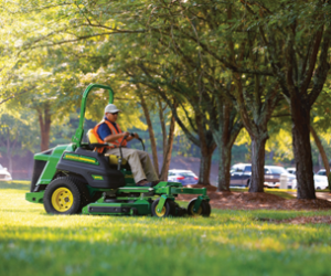 John Deere Z900 Commercial Zero-Turn Mowers